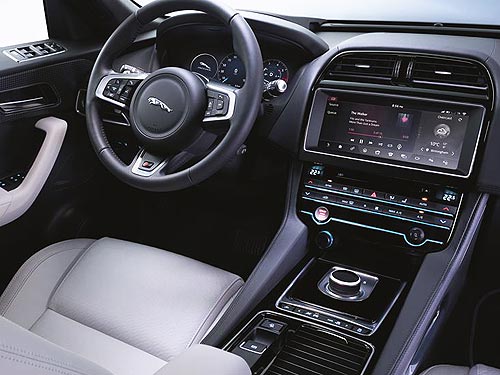Jaguar_F-PACE_12