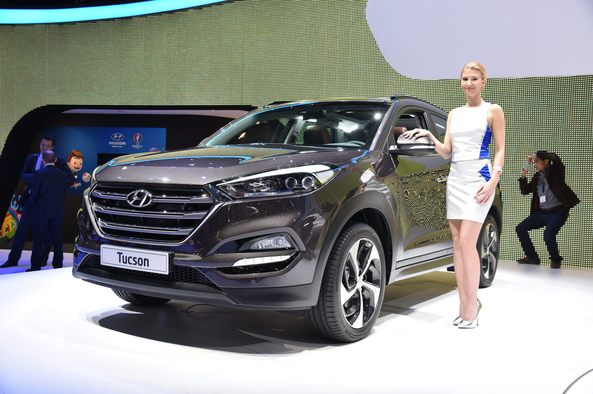 2016-Hyundai-Tucson-European-Spec-front-three-quarter-02