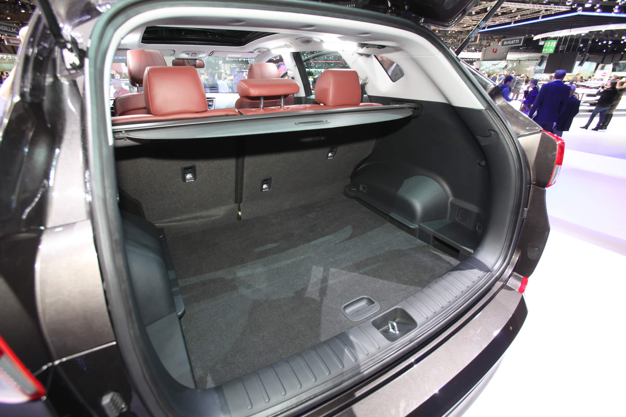 2016-Hyundai-Tucson-European-Spec-rear-cargo