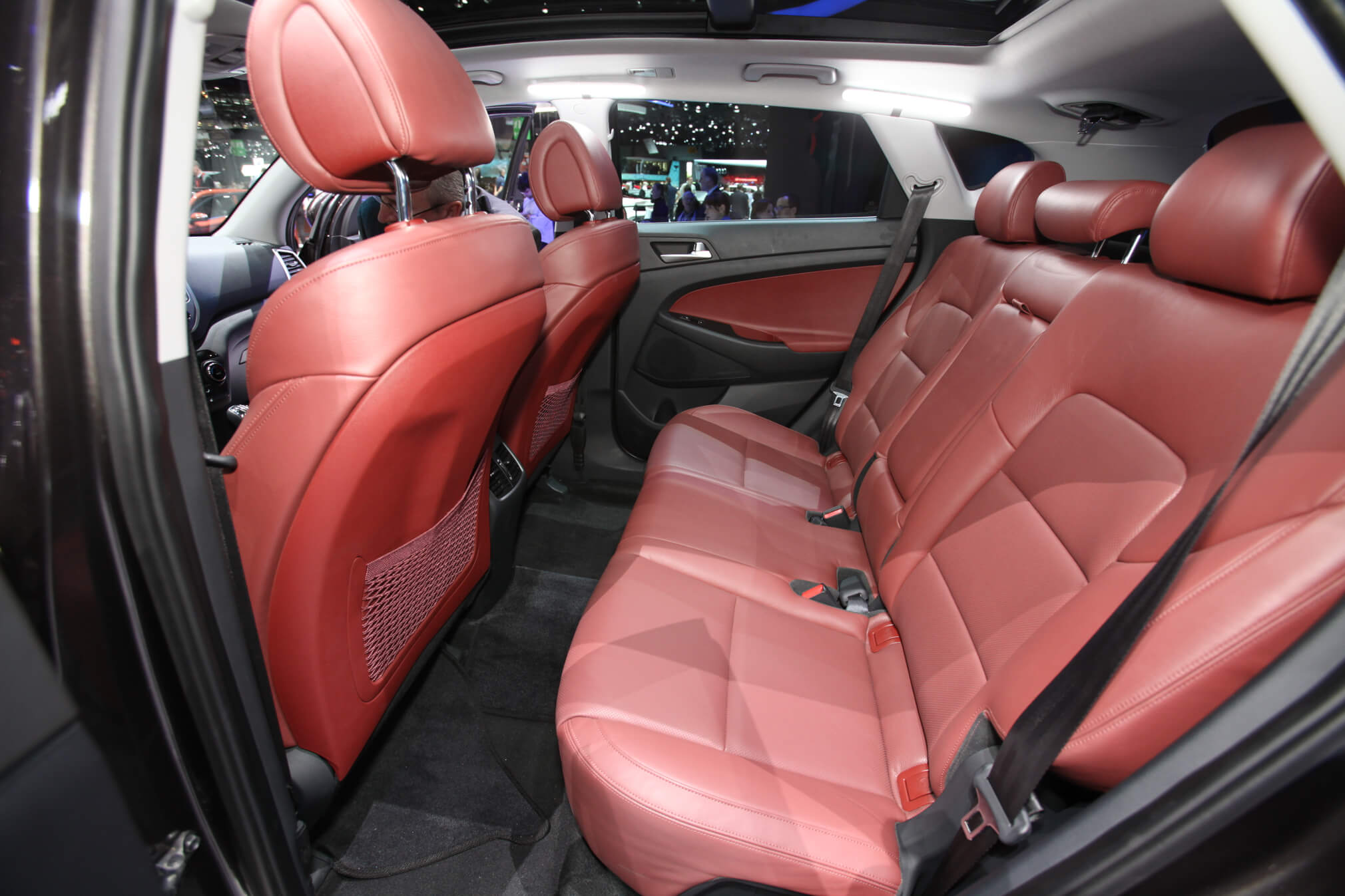 2016-Hyundai-Tucson-European-Spec-rear-interior-seats